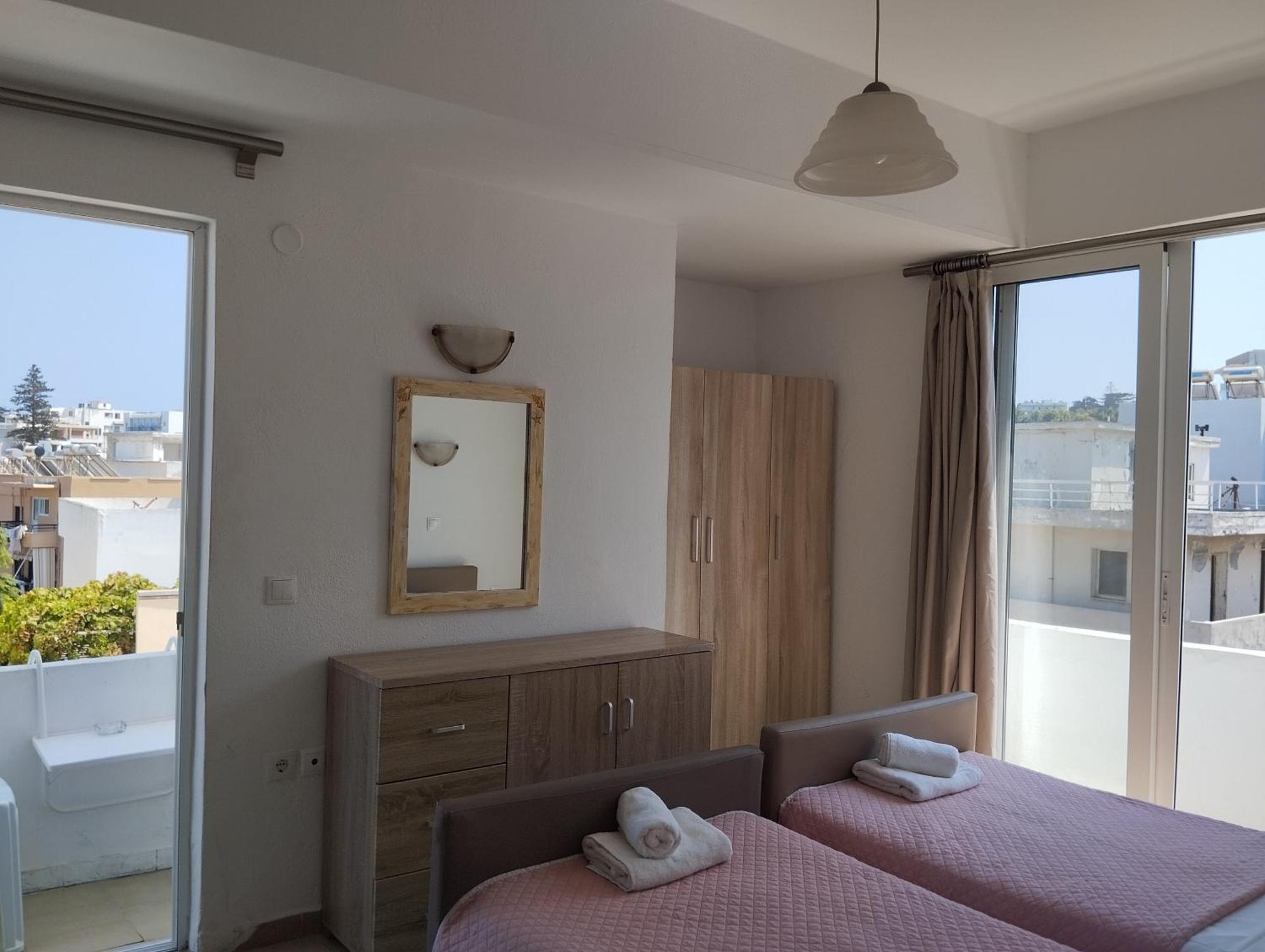 Lilian'S Seaview-Party Street-Youth Studios Rhodes City ภายนอก รูปภาพ