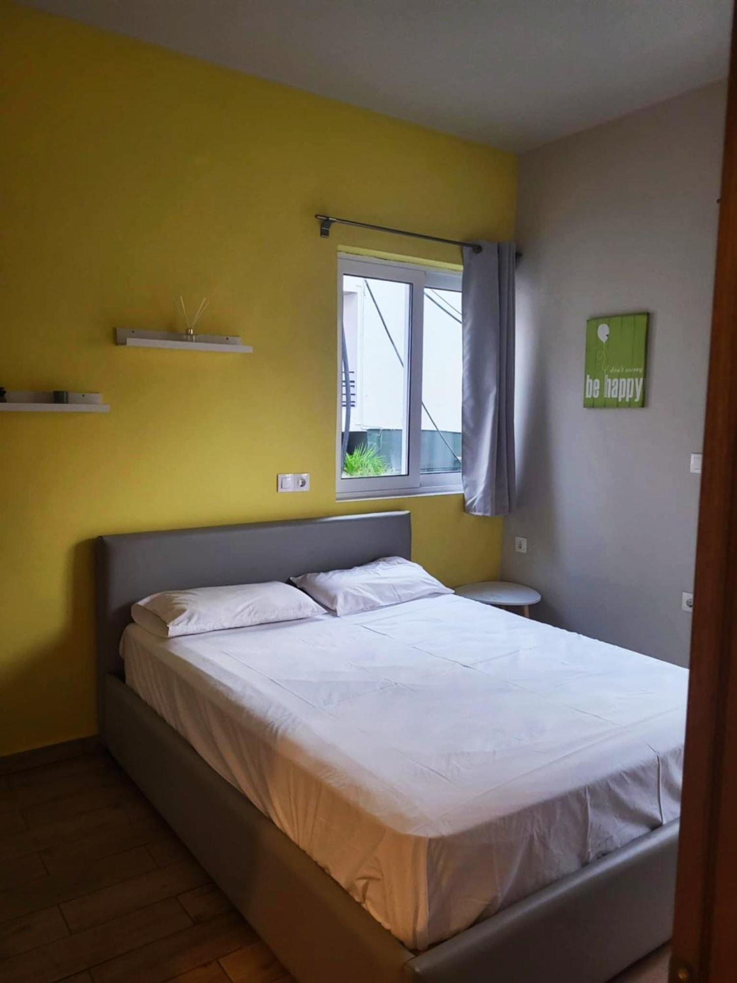 Lilian'S Seaview-Party Street-Youth Studios Rhodes City ภายนอก รูปภาพ