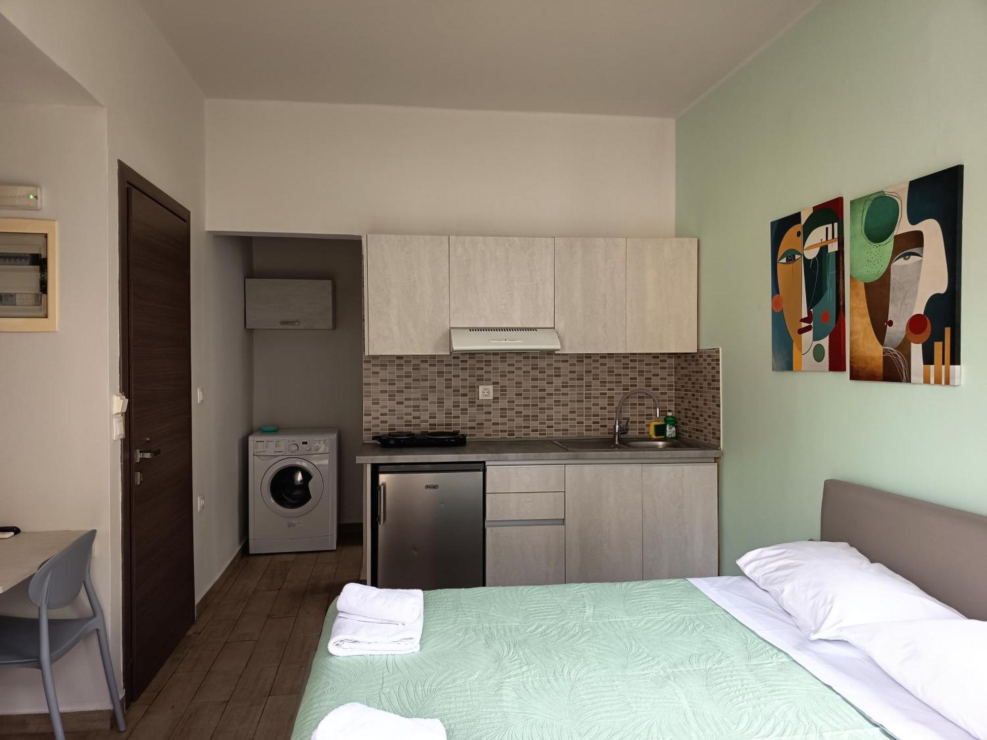 Lilian'S Seaview-Party Street-Youth Studios Rhodes City ภายนอก รูปภาพ